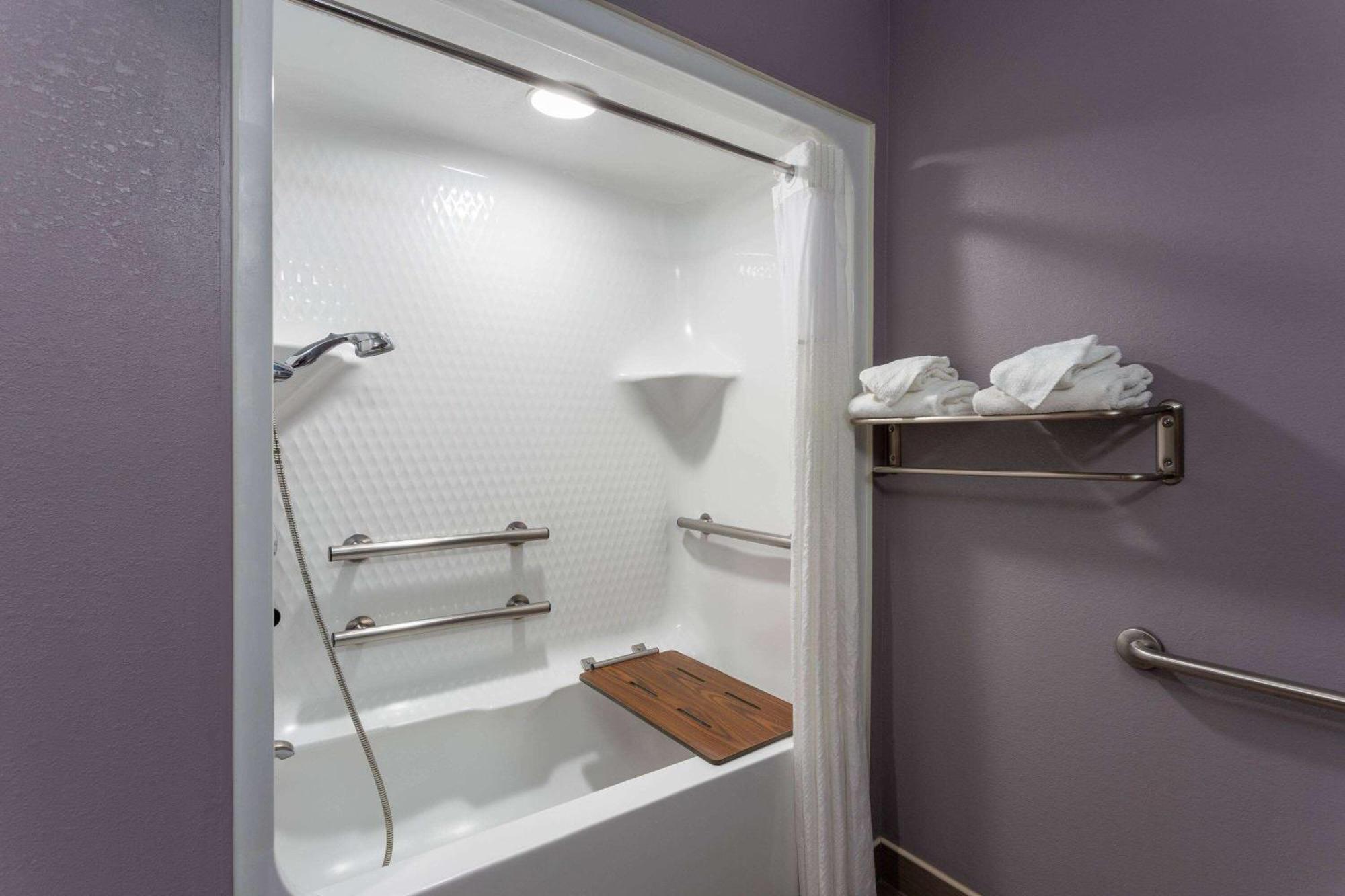 Microtel Inn & Suites By Wyndham Bethel/Danbury Kültér fotó